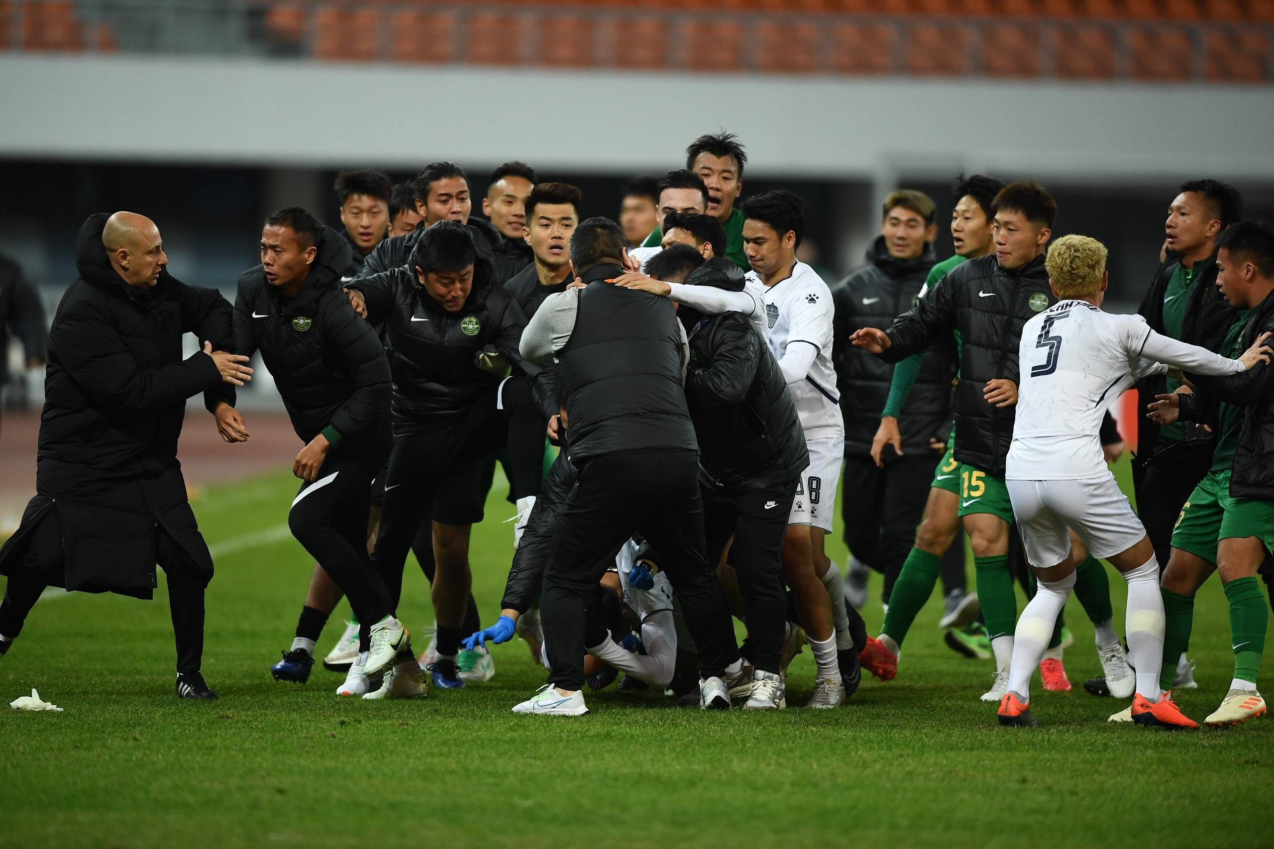 卡尔皮卡诺球员被曝与对手发生冲突，俱乐部调查原因的简单介绍