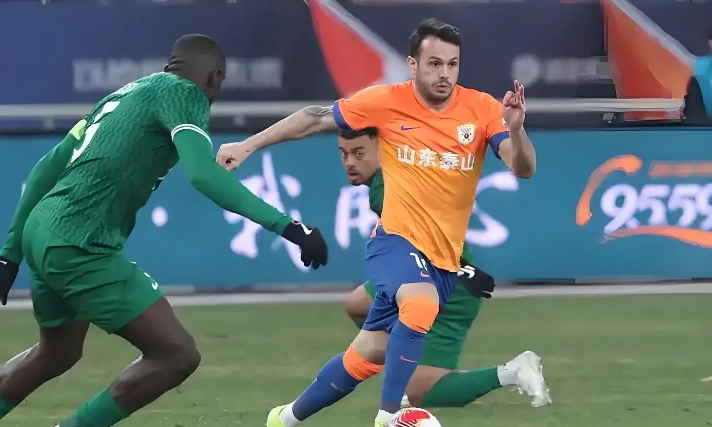 包含晋级之路堪捶胸顿足！鲁能闯入足协杯半决赛的词条