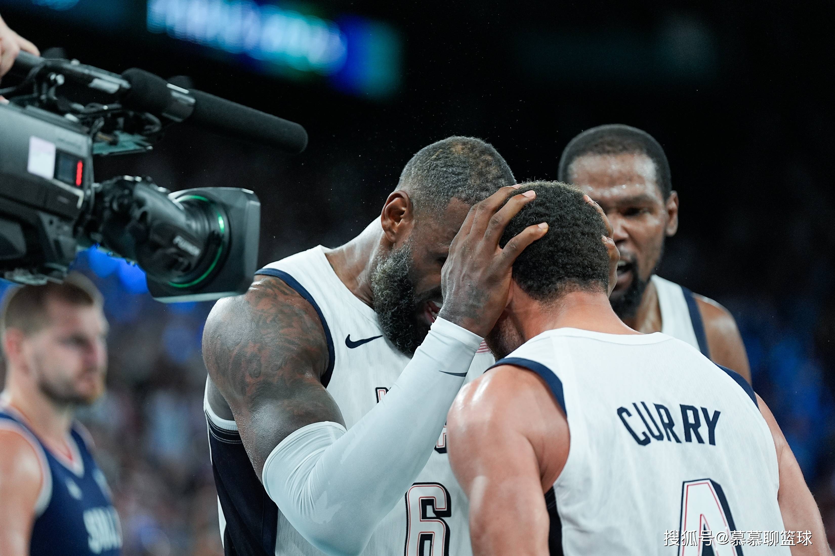 关于美国篮球全明星阵容曝光，球迷展开热烈讨论的信息