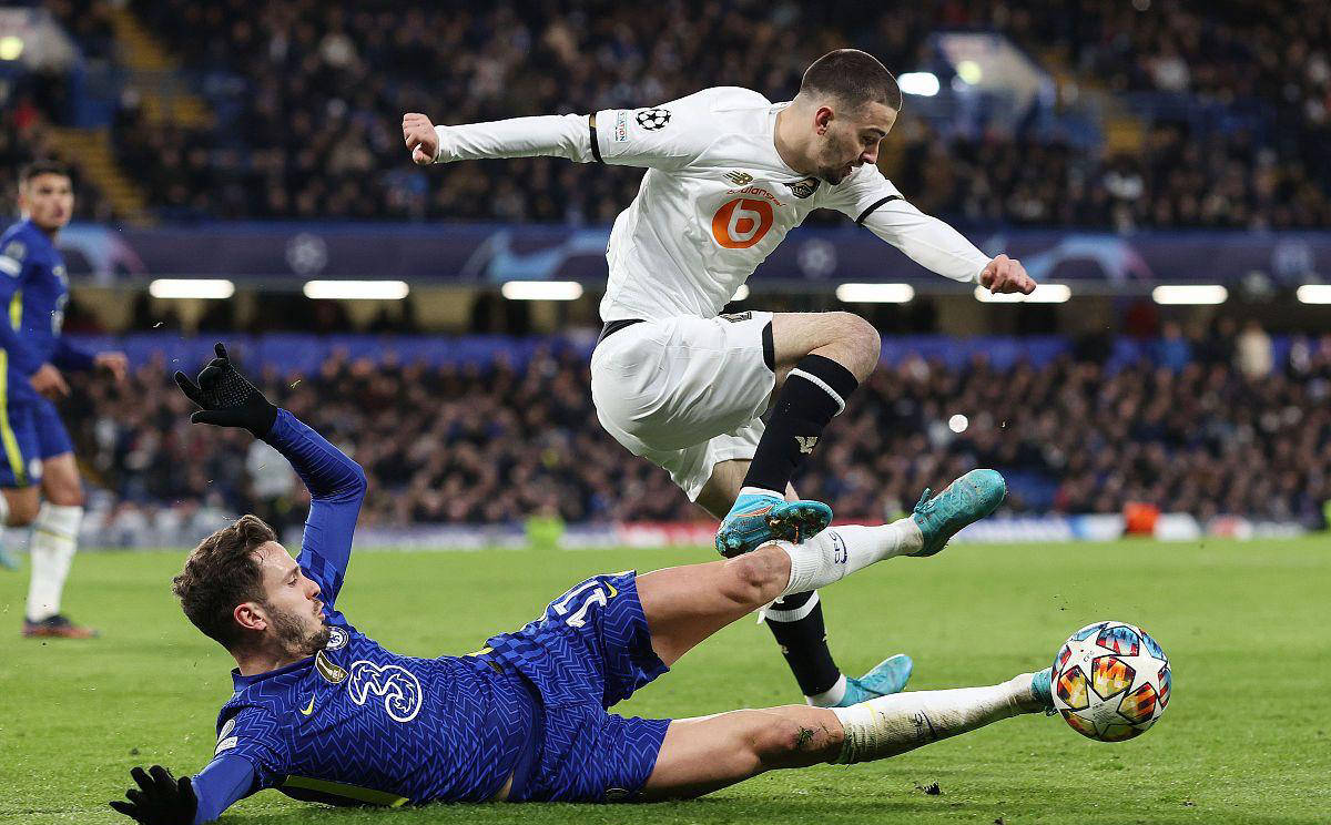 里尔客场战胜对手，保住联赛第一