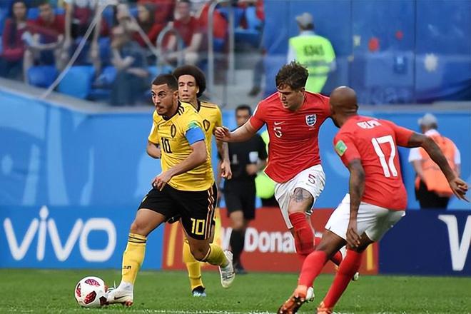 包含冰岛客场艰难击败摩洛哥，晋级形势一度疑虑的词条