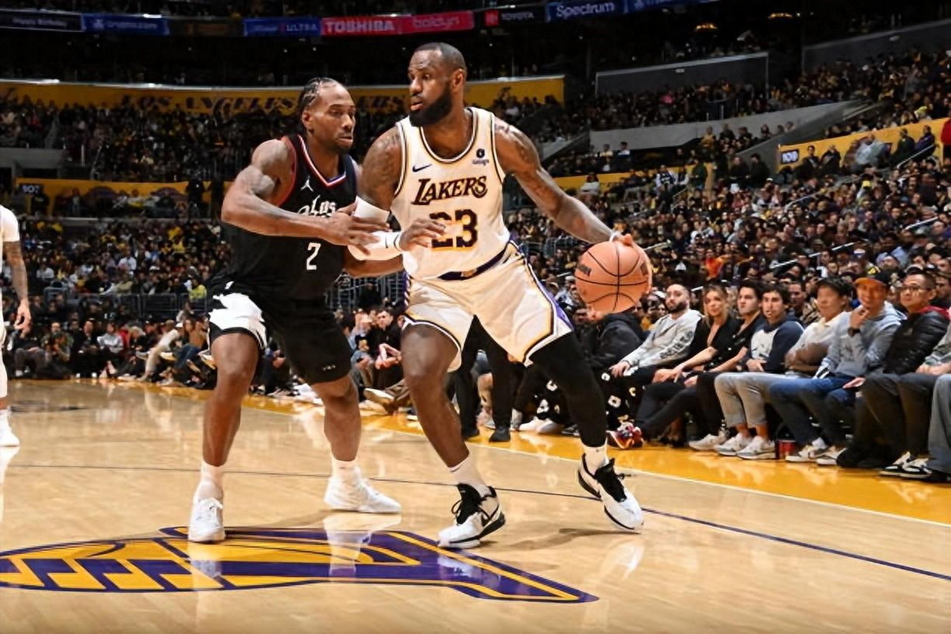 湖人不敌爵士遭遇连败，詹姆斯分未能扭转颓势的简单介绍