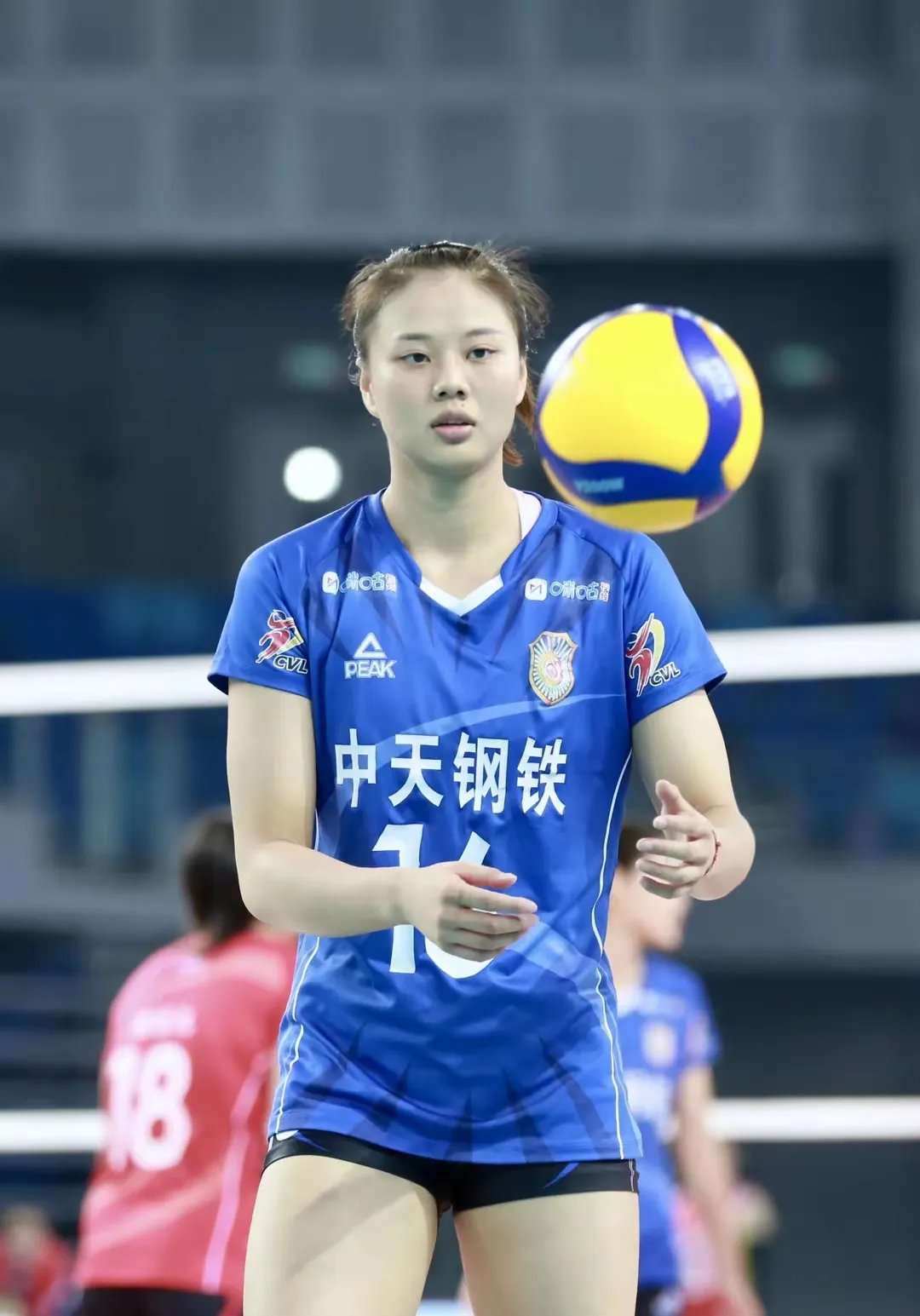 关注体育界的热点，女队备战信心百倍