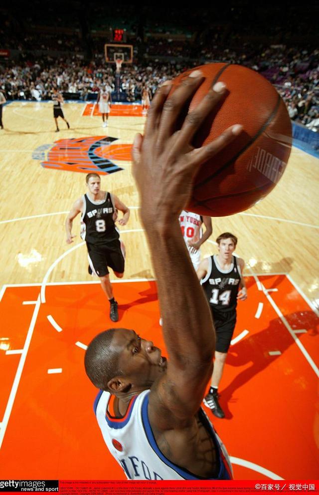 开云体育登录-见证传奇！球场上经典瞬间令人陶醉的简单介绍