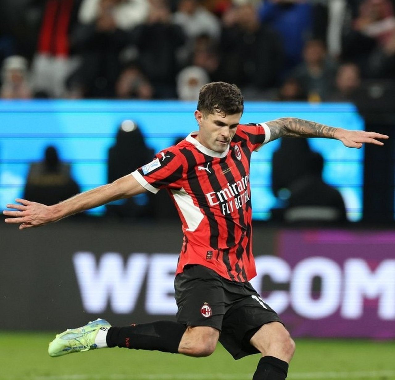 包含AC米兰前场频繁换人，攻击手段灵活多变的词条