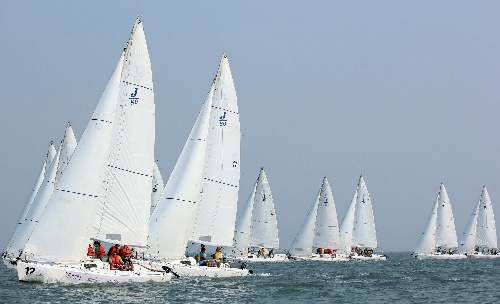 开云体育下载-帆船比赛波澜壮阔，引人入胜