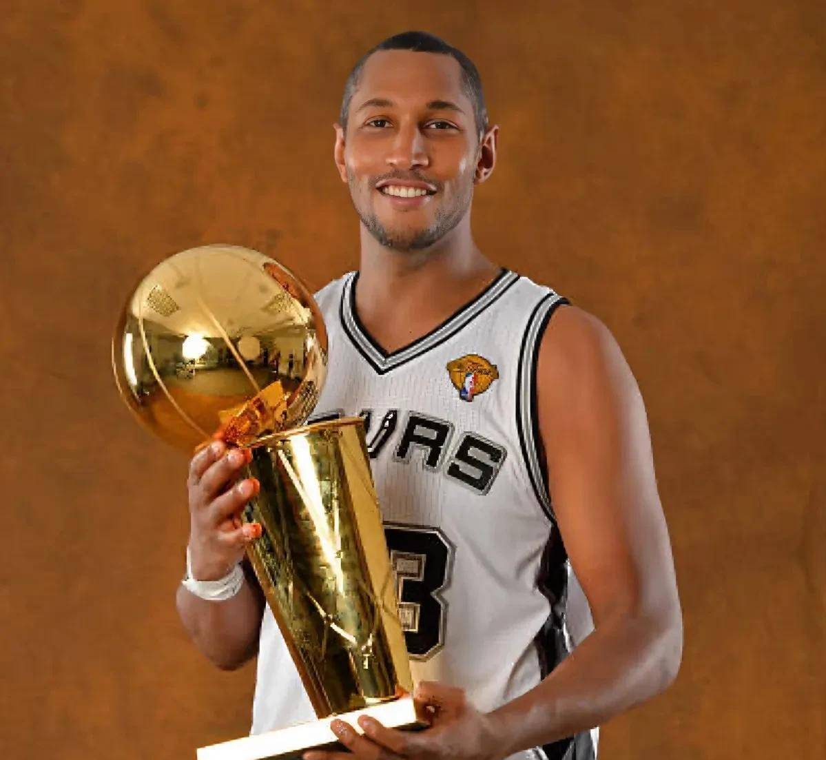 圣安东尼奥马刺队成功逆转比分，球队表现相当抢眼