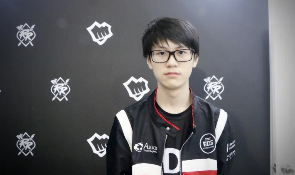 FPX轻取EDG，Meiko操刀奇招英雄翻盘全球总决赛3:0（东京）