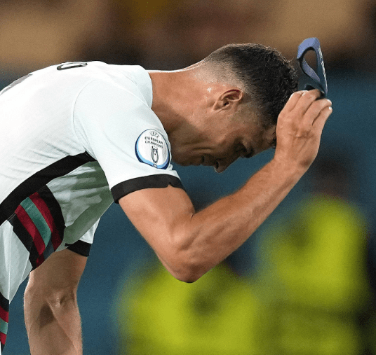 开云体育下载-乌克兰队惊险淘汰，欧洲杯四强梦碎