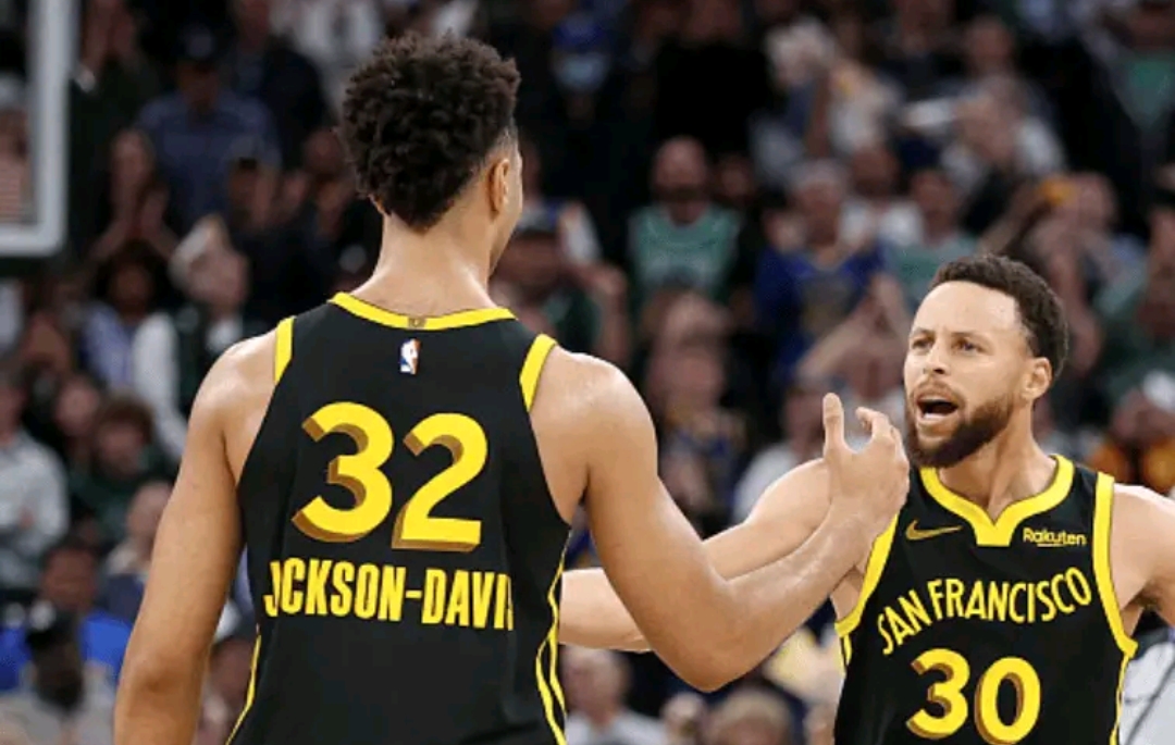 山西队鏖战凯尔特人，库里扛起全队