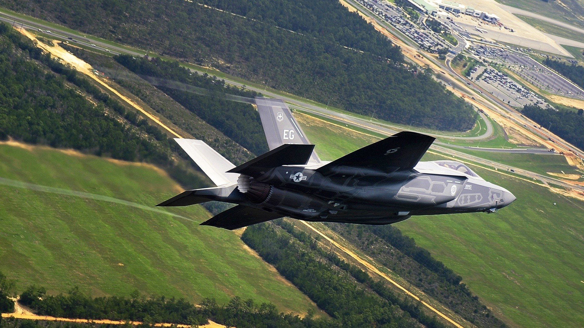 绿茵战场双线告捷,阿克奠定乾坤,乌克兰铁流碾碎希腊神话