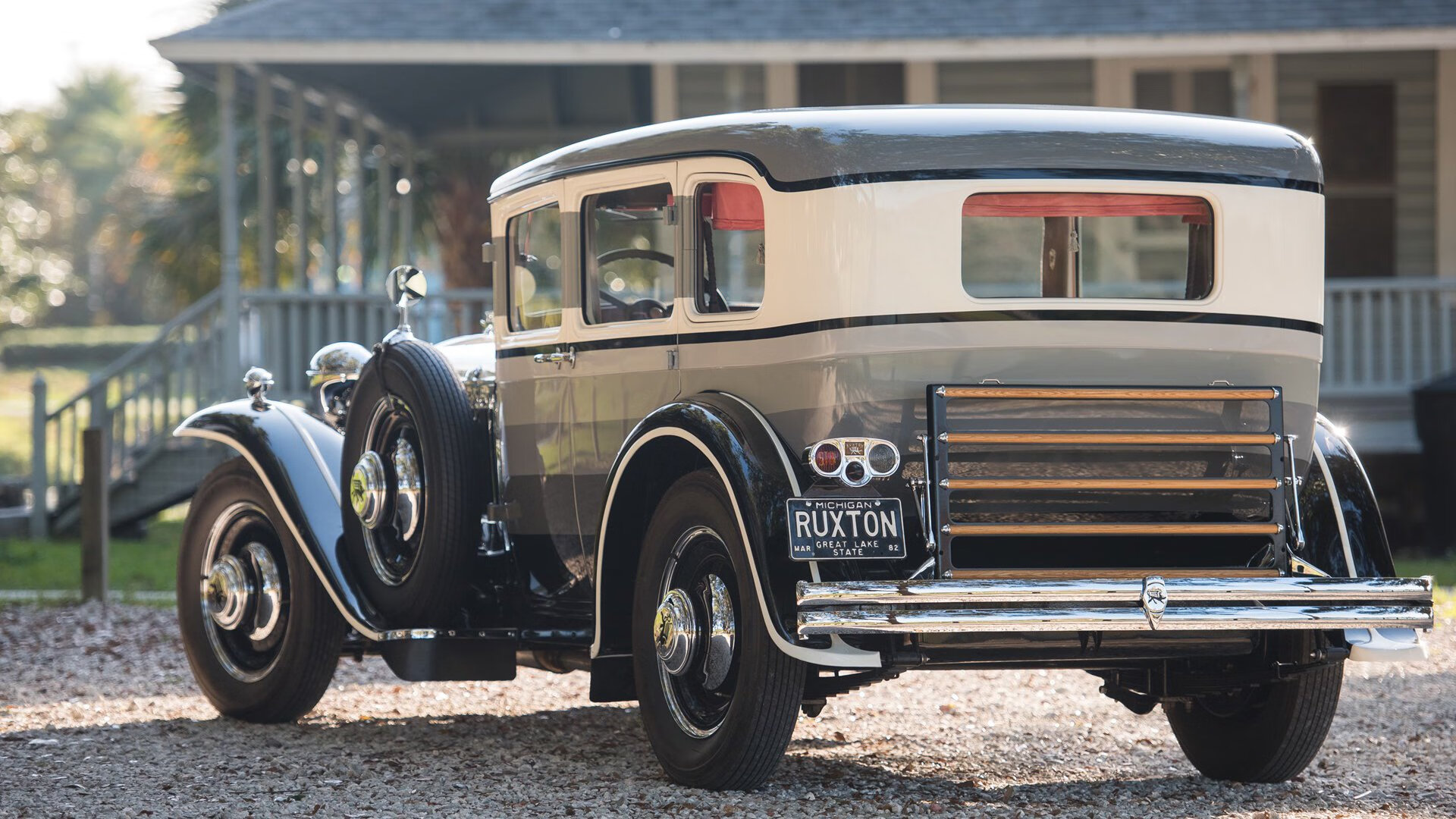 开云体育在线-孤星闪耀与铁血军团，当个人神迹与团队洪流照亮篮球的两极